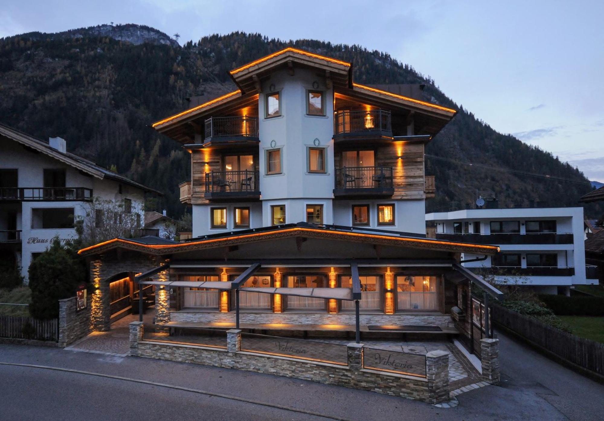 Hotel Viktoria & Landhaus Joggl Mayrhofen Exteriör bild