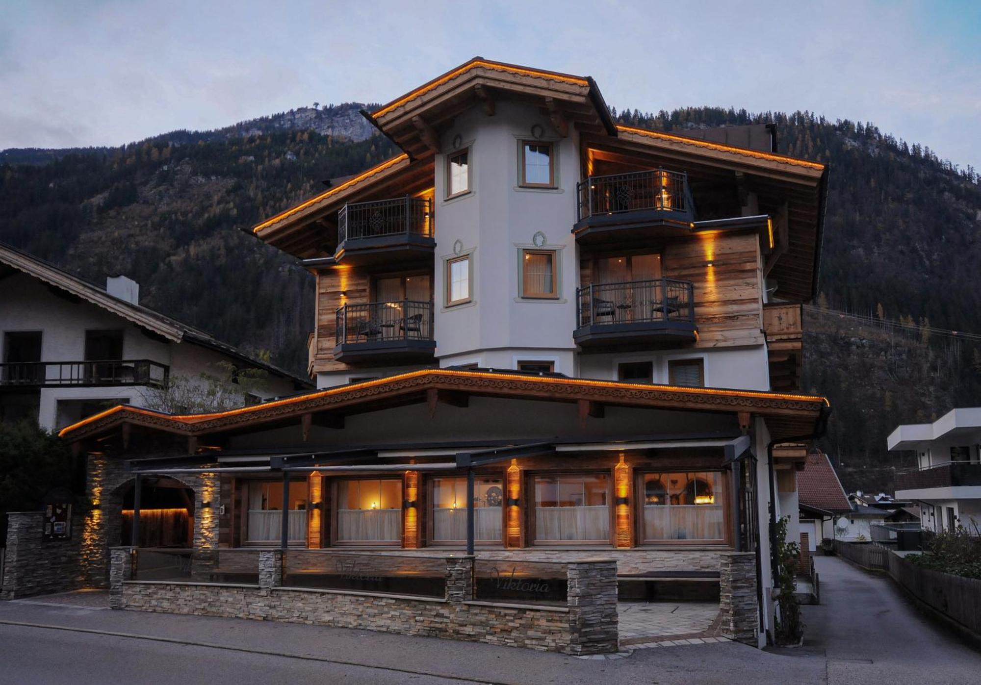 Hotel Viktoria & Landhaus Joggl Mayrhofen Exteriör bild